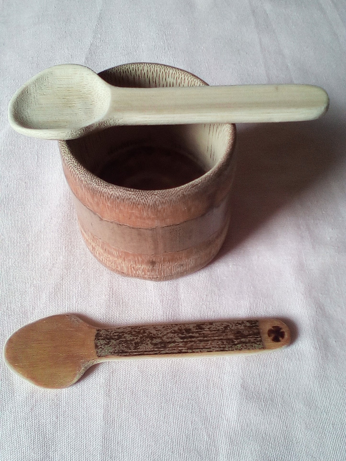 PETITES CUILLERES EN BAMBOU NOIR OU VERT ARTISANALES 10-11 cm