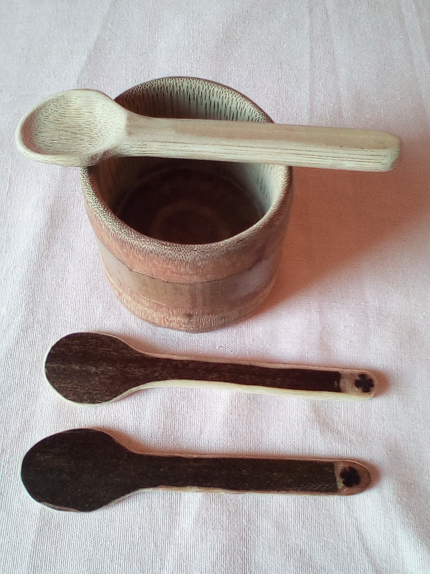 PETITES CUILLERES EN BAMBOU NOIR OU VERT ARTISANALES 10-11 cm