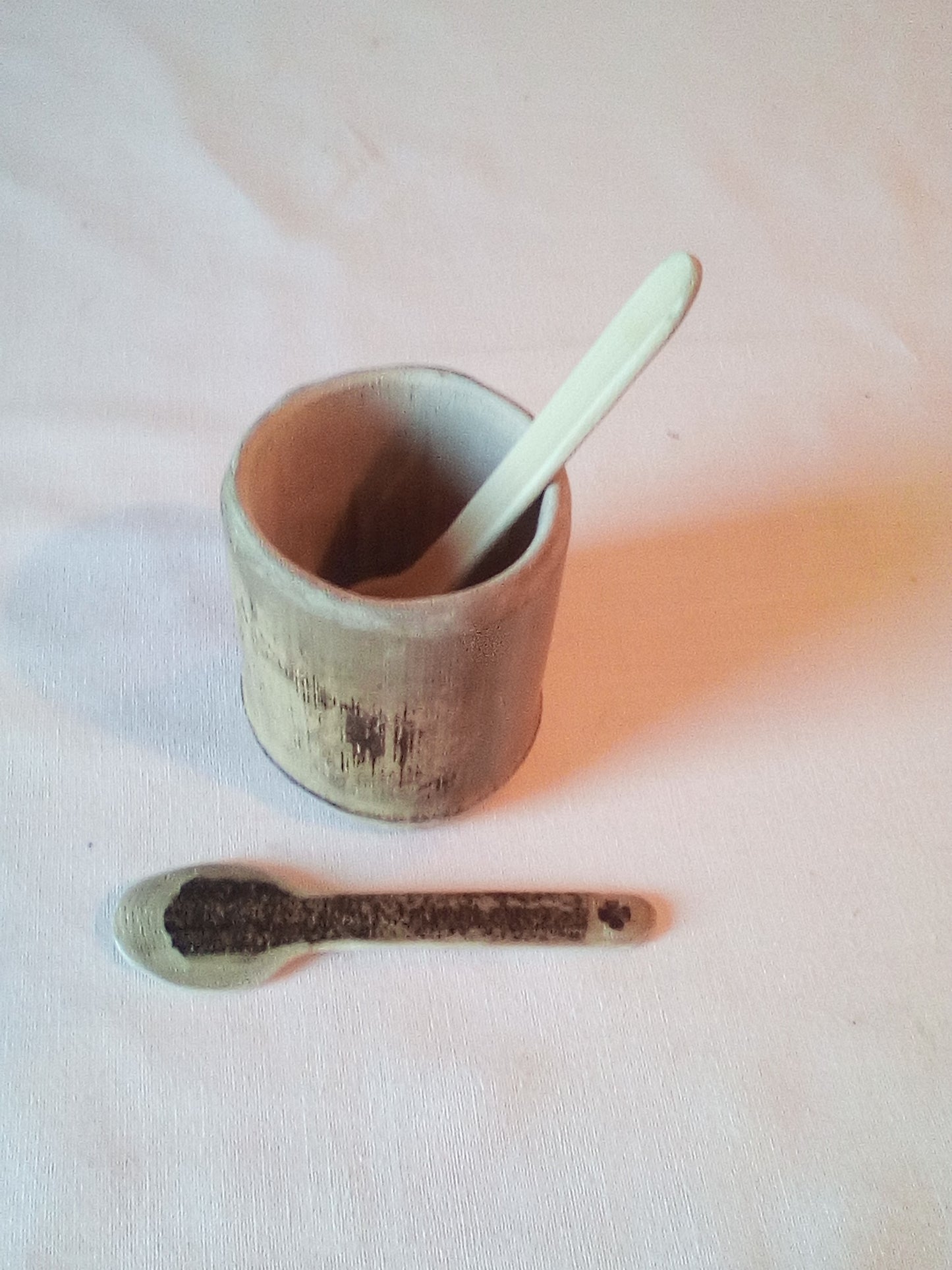 PETITES CUILLERES EN BAMBOU NOIR OU VERT ARTISANALES 10-11 cm
