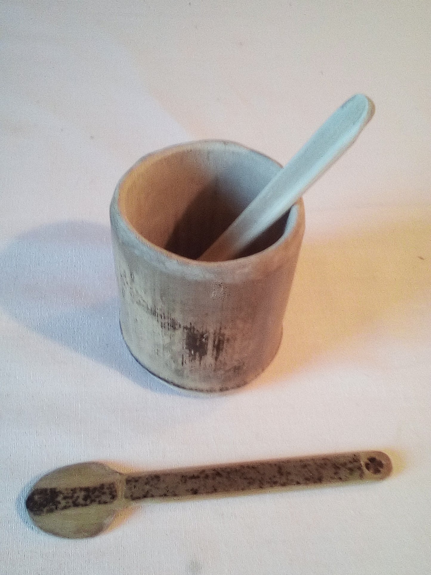 PETITES CUILLERES EN BAMBOU NOIR OU VERT ARTISANALES 11-12 cm