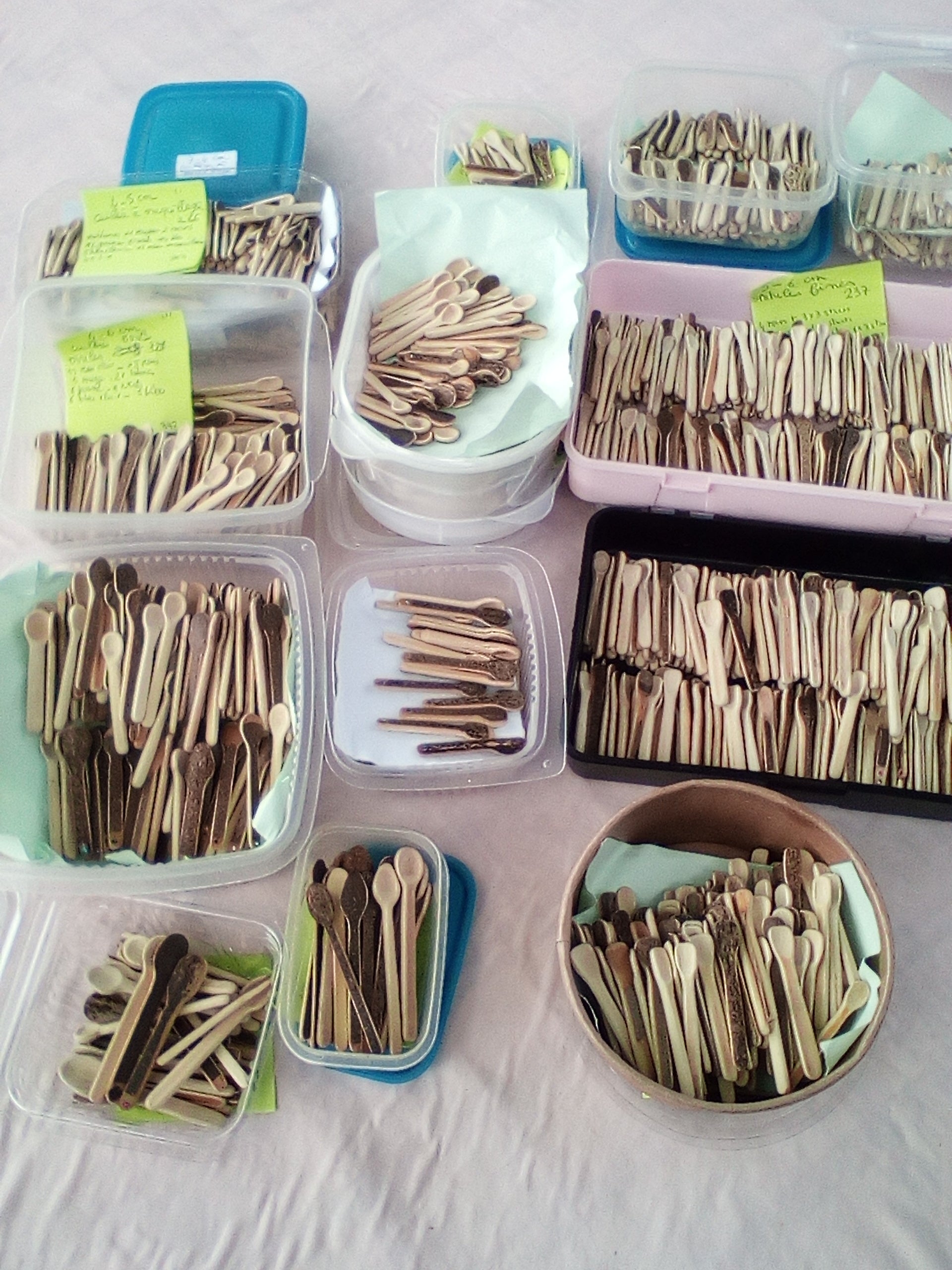 CUILLERES A MAQUILLAGE EN BAMBOU NOIR 100% ARTISANALES de 3 à 10 cm