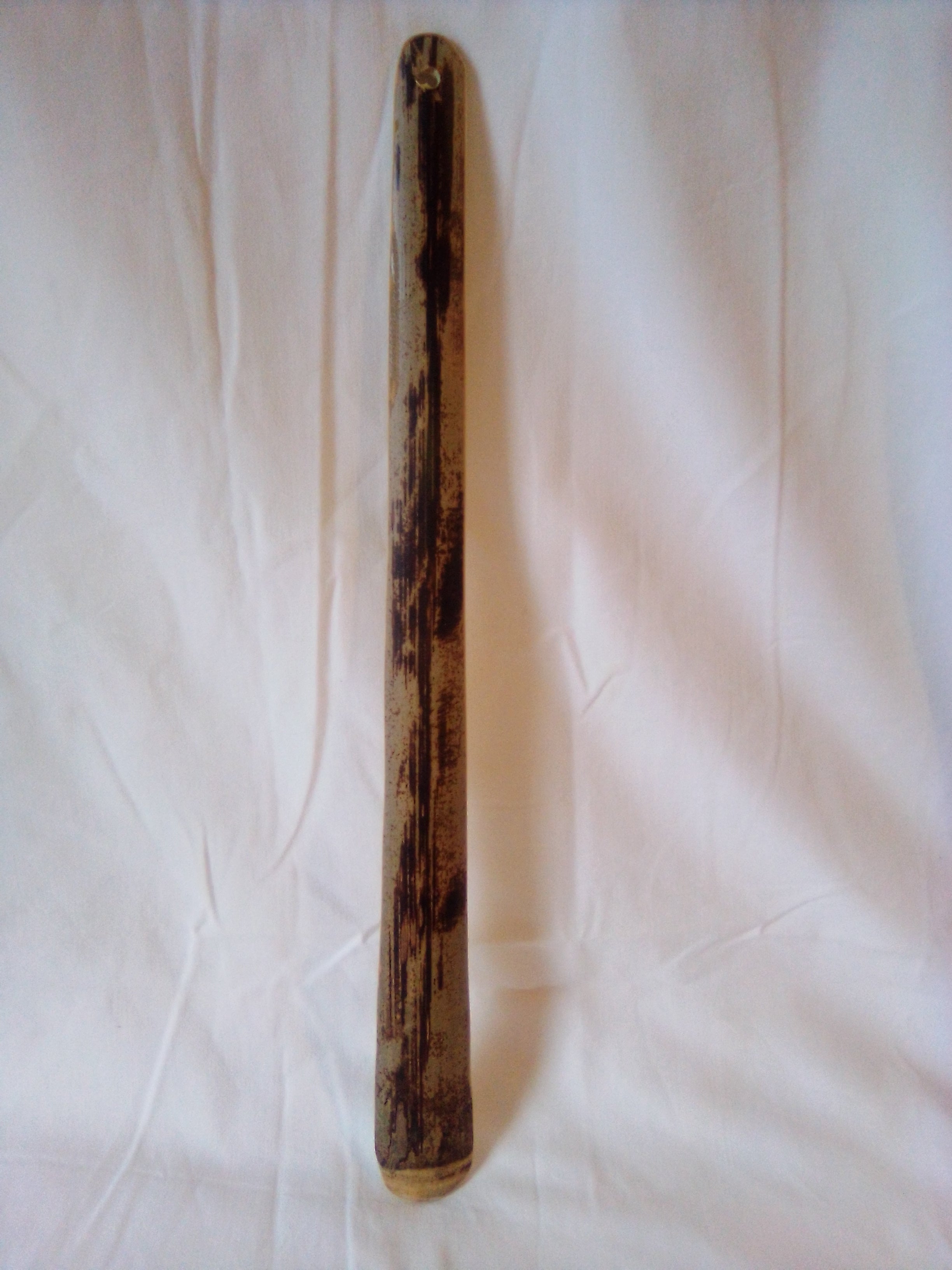Chausse-pied artisanal en bambou vert de 36 cm, naturelllement décoré
