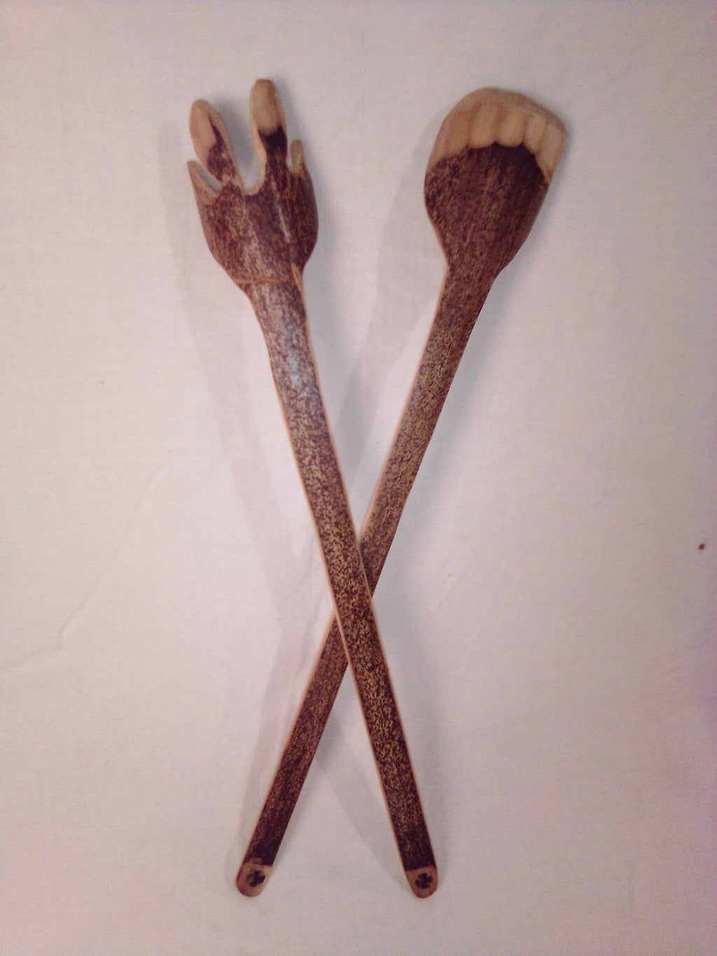 Couverts à salade en bambou noir rartianaux de 25 cm, esampilés d'une coix