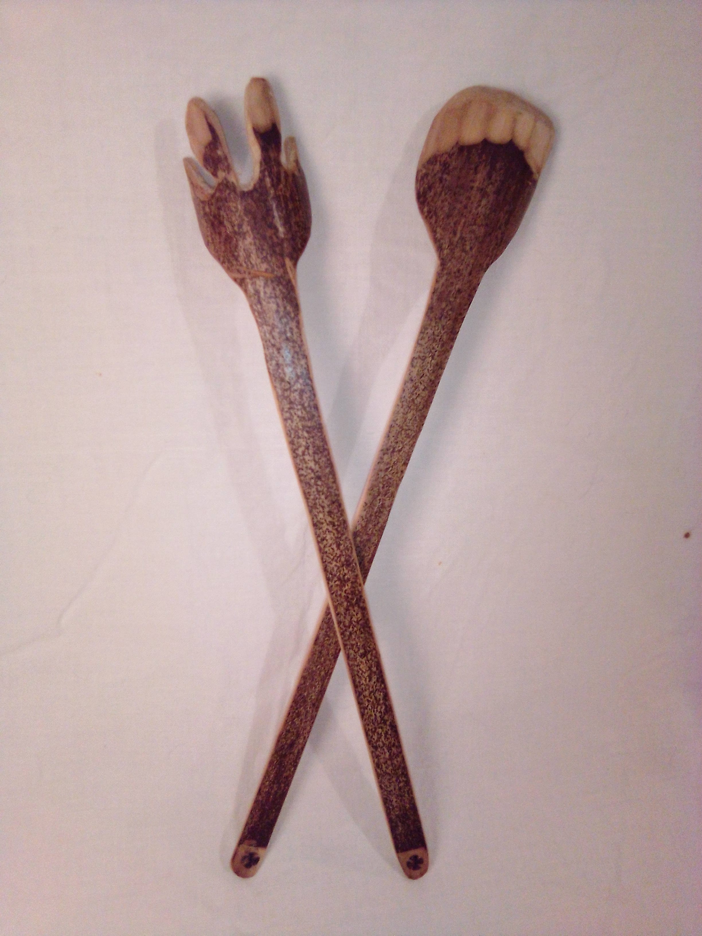 Couverts à salade en bambou noir rartianaux de 25 cm, esampilés d'une coix