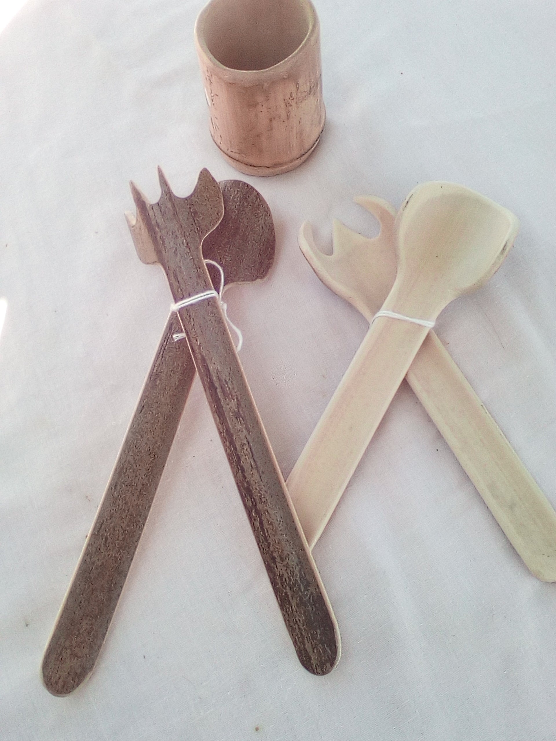 Couverts à salade en bambou noir artisanaux de 24 cm, naturels