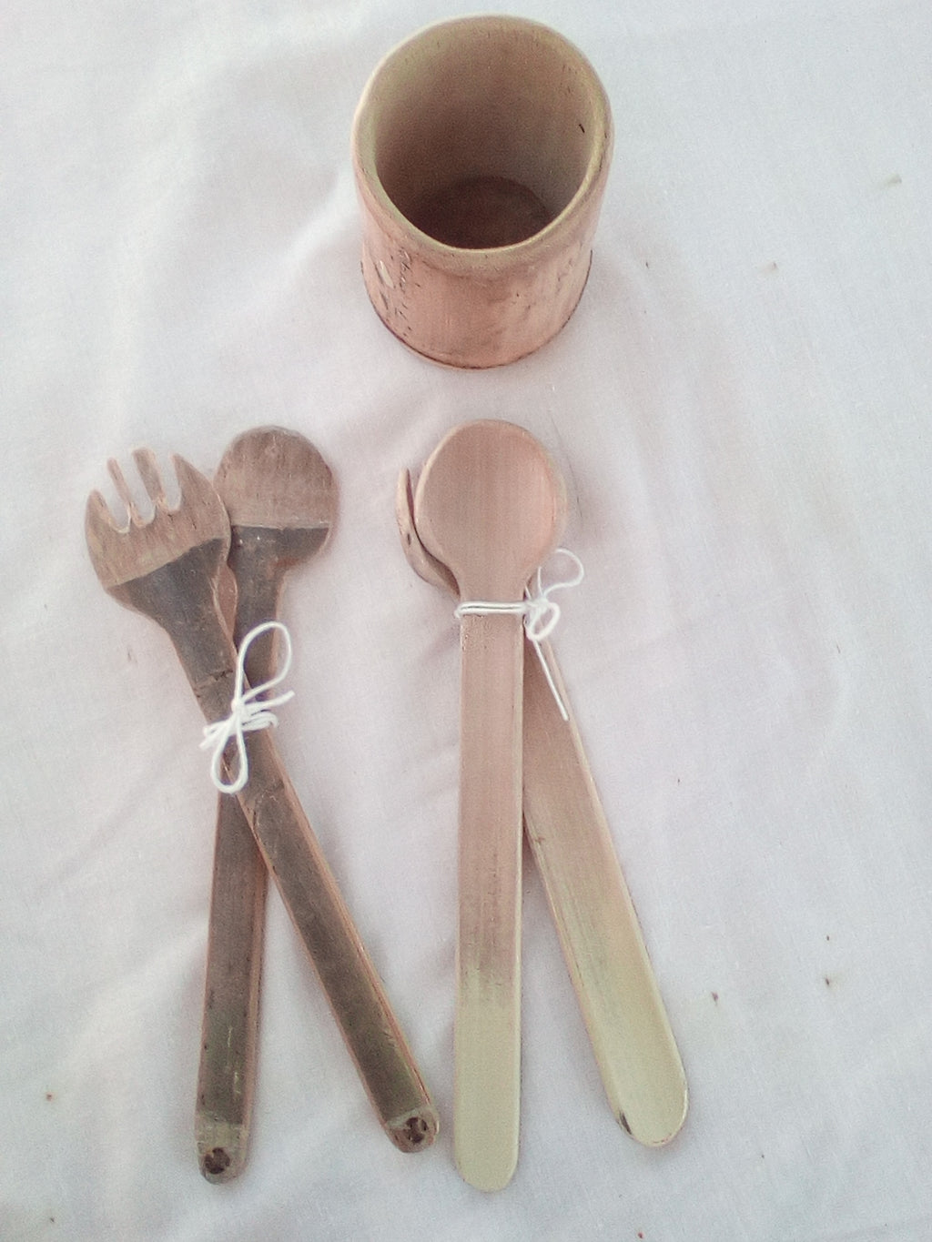Couverts à salade en bambou vert artisanaux de 19 cm, estampilés d'une croix