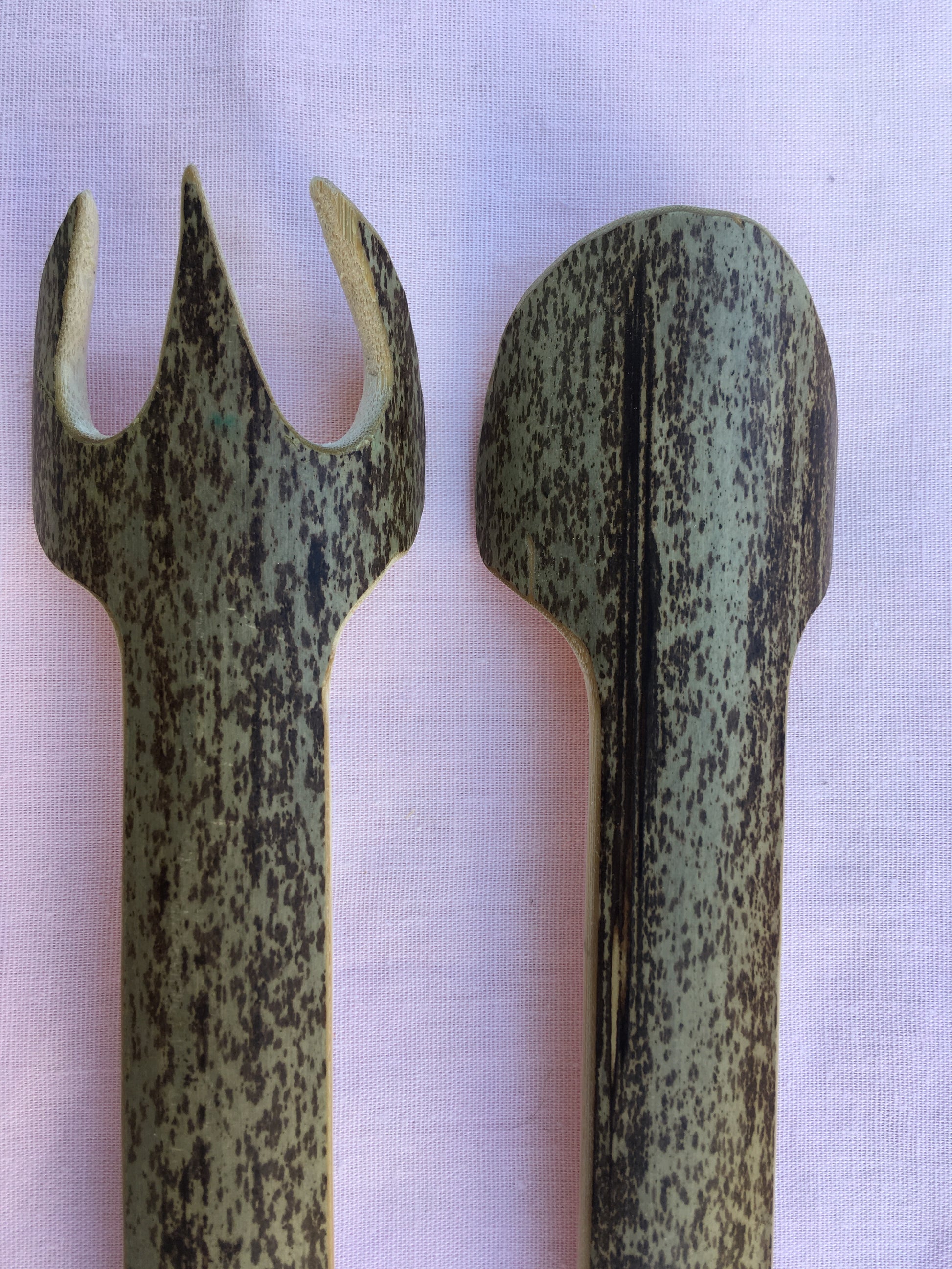 Couverts à salade en bambou noir 100% artisanaux écologiques durables