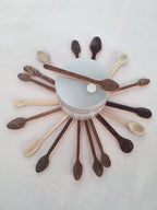 Cuillère à maquillage en bambou noir artisanale 7-8 cm naturelle
