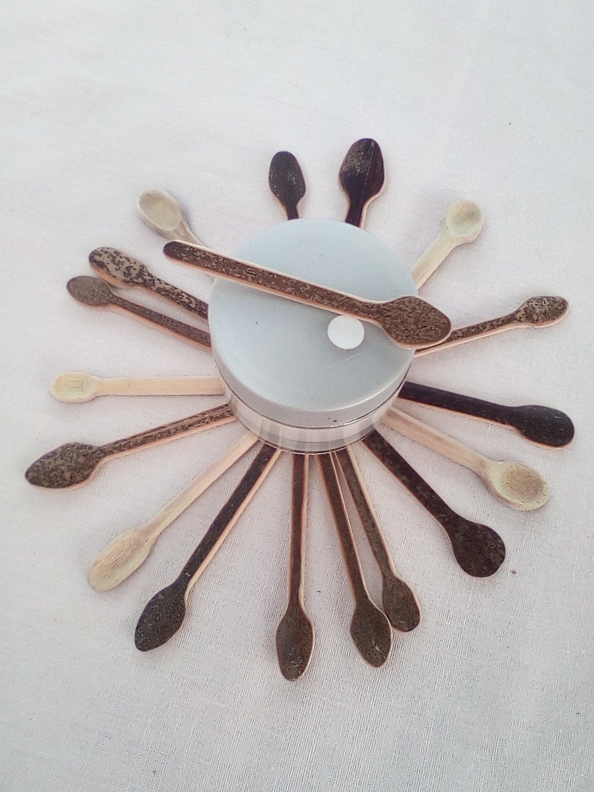 Cuillère à maquillage en bambou noir artisanale 7-8 cm naturelle