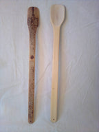Cuillère spatule en bambou noir de 26 cm, estampille en fleur