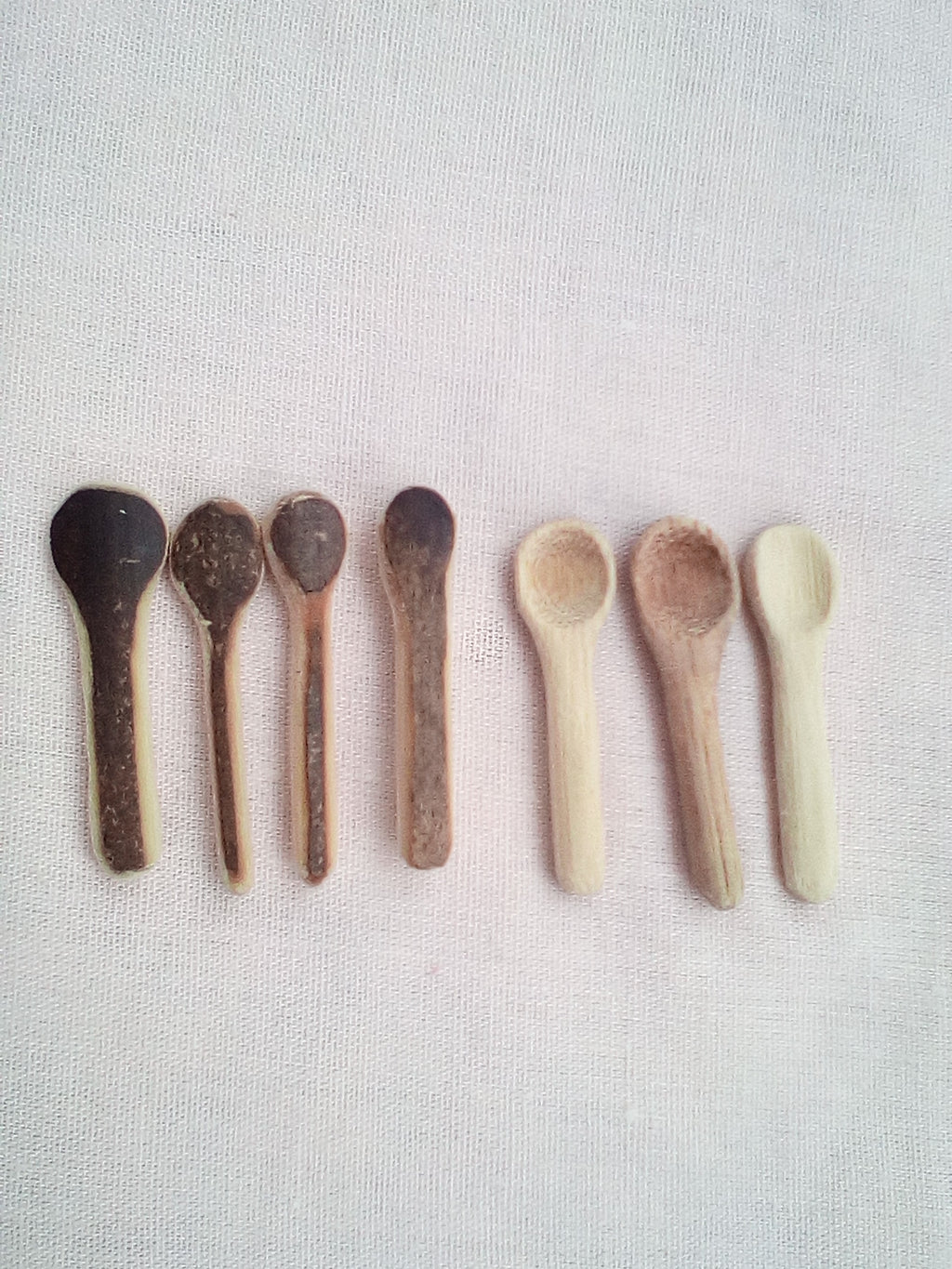 cuillère à maquillage artisanale en bambou noir de 3-4 cm