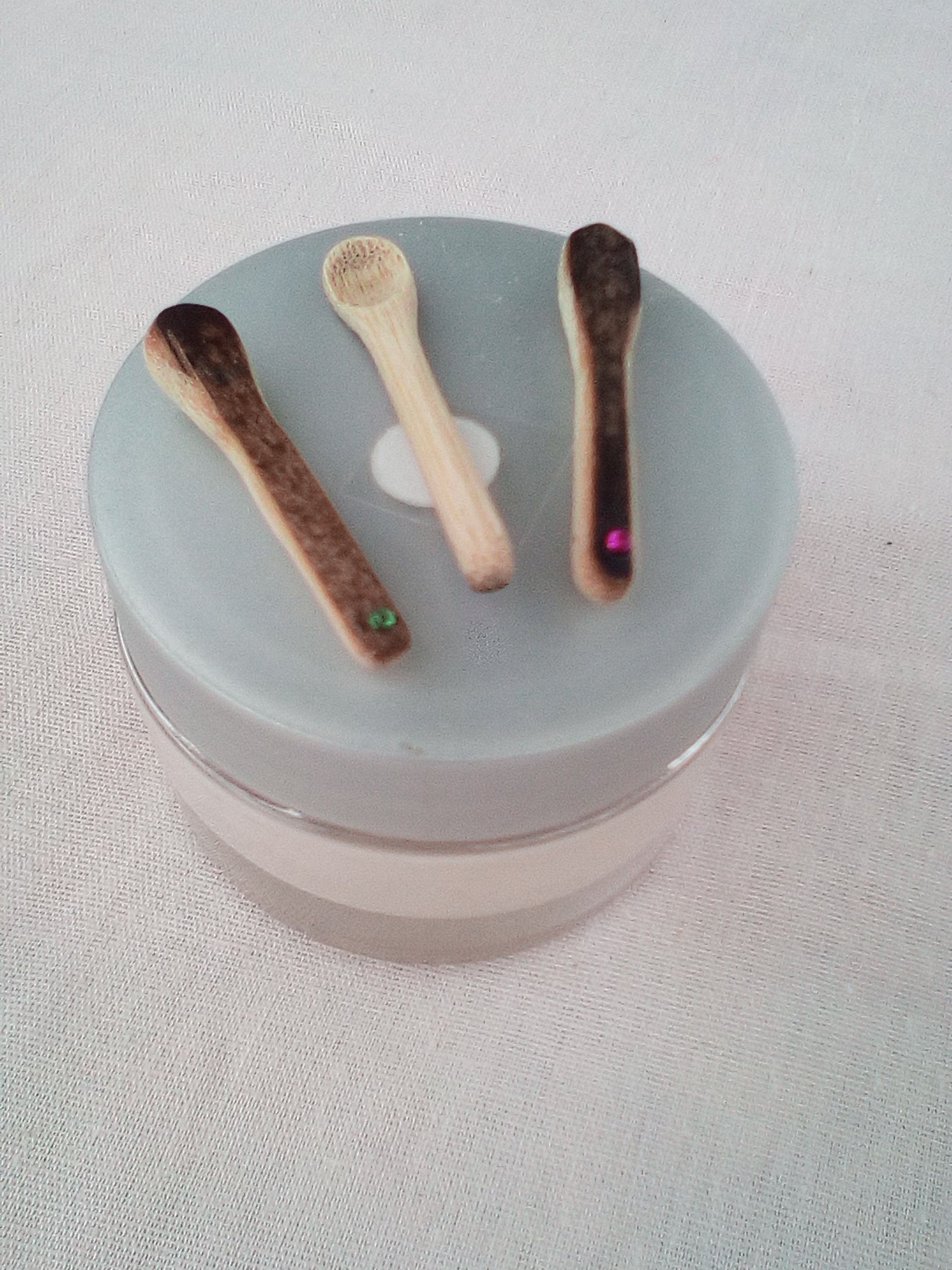 Cuillère à maquillage artisanale en bambou noir + strass 3-4 cm