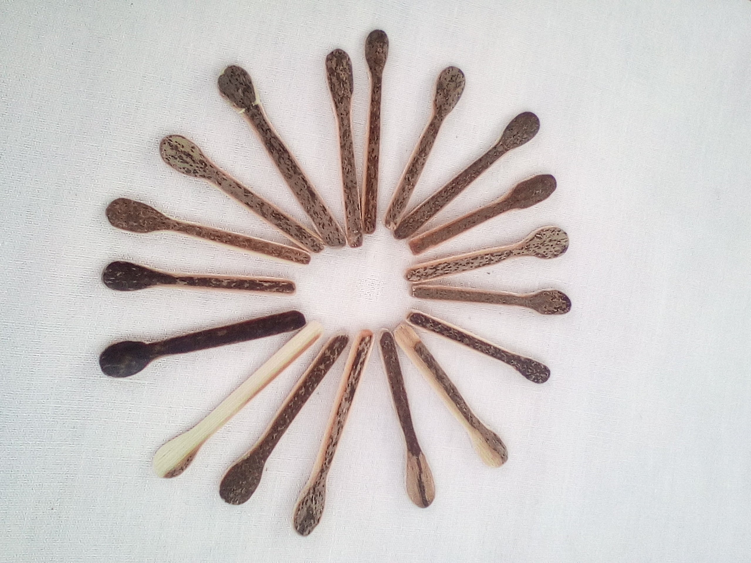 cuillère à maquillage en bambou noir 5-6 cm artisanale