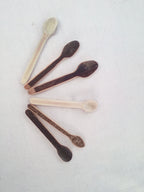 Cuillère à maquillage en bambou noir artisanale 7-8 cm