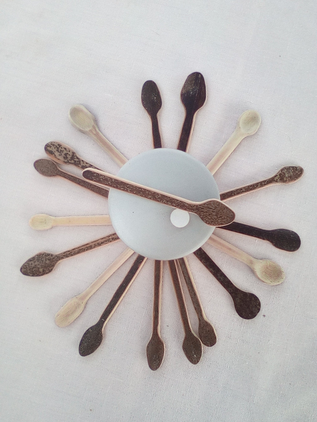 Cuillère à maquillage en bambou noir artisanale 7-8 cm naturelle