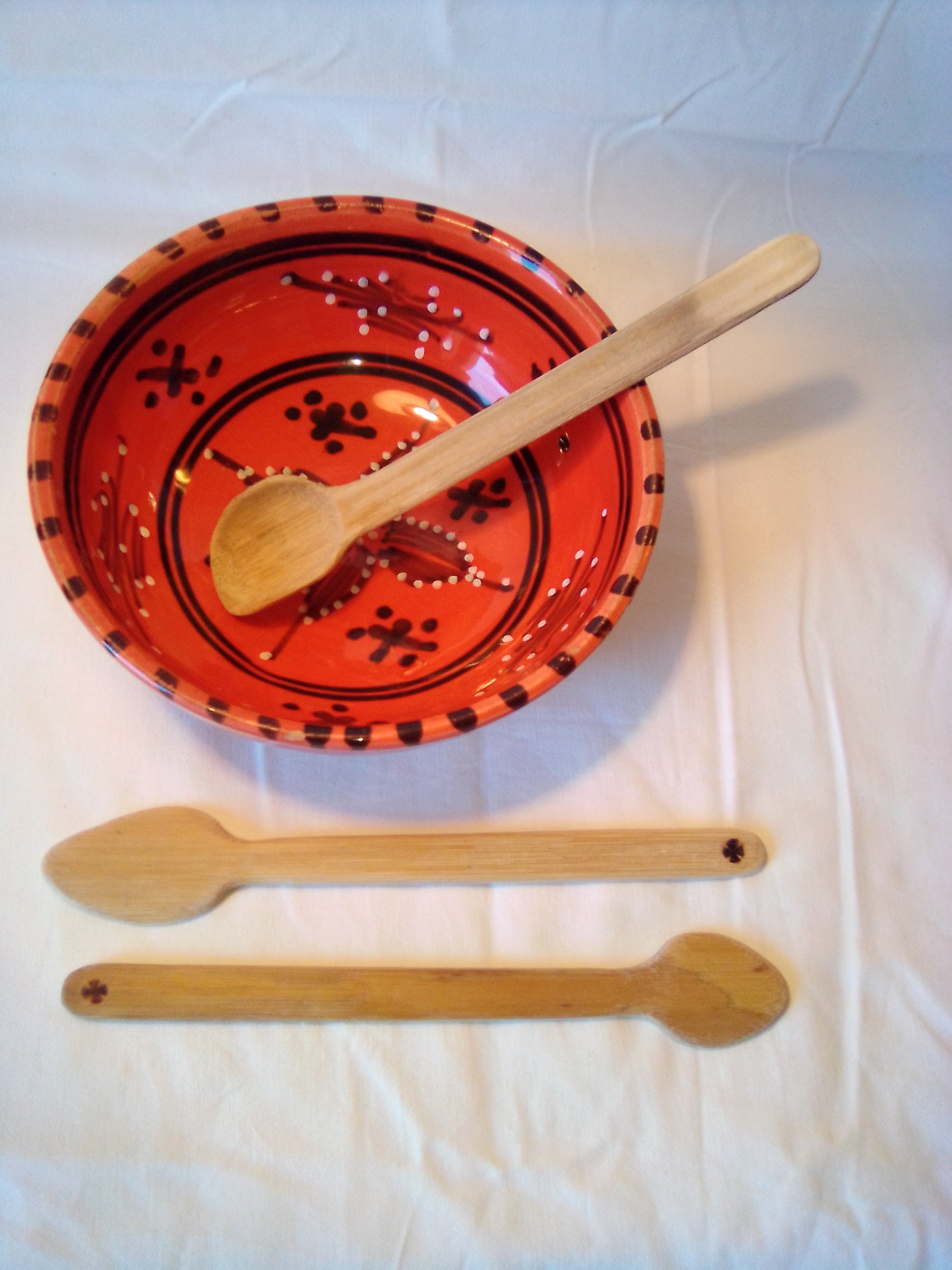 Cuillère à soupe en bambou artisanale de 19 cm, peléee et estampillée d'une croix