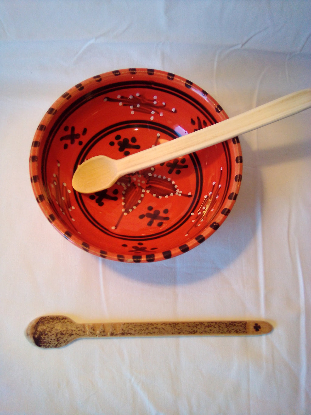 Cuillère à soupe en bambou noir artisanale de 19 cm, dessin triangle, estampillée d'une coix
