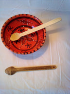Cuillère à soupe en bambou noir artisanale de 19 cm, dessin vague, estampillée d'une croix