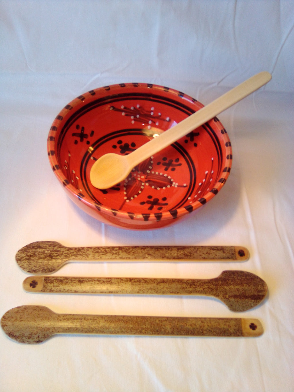 Cuillère à soupe en bambou noir artisanale de 19 cm, estampillée d'une croix