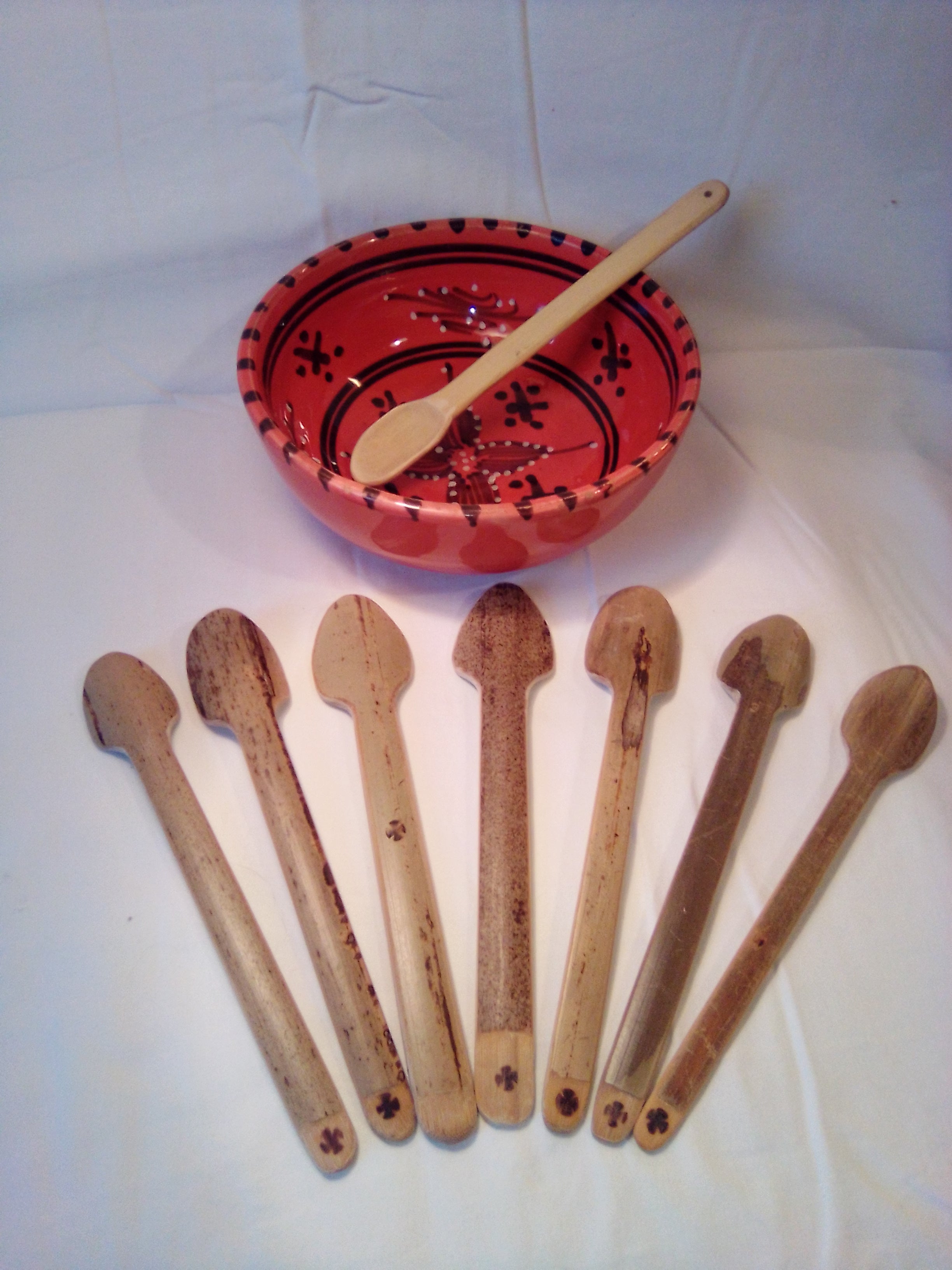 Cuillère à soupe en bambou vert artisanale de 17 cm estampillée d'une croix