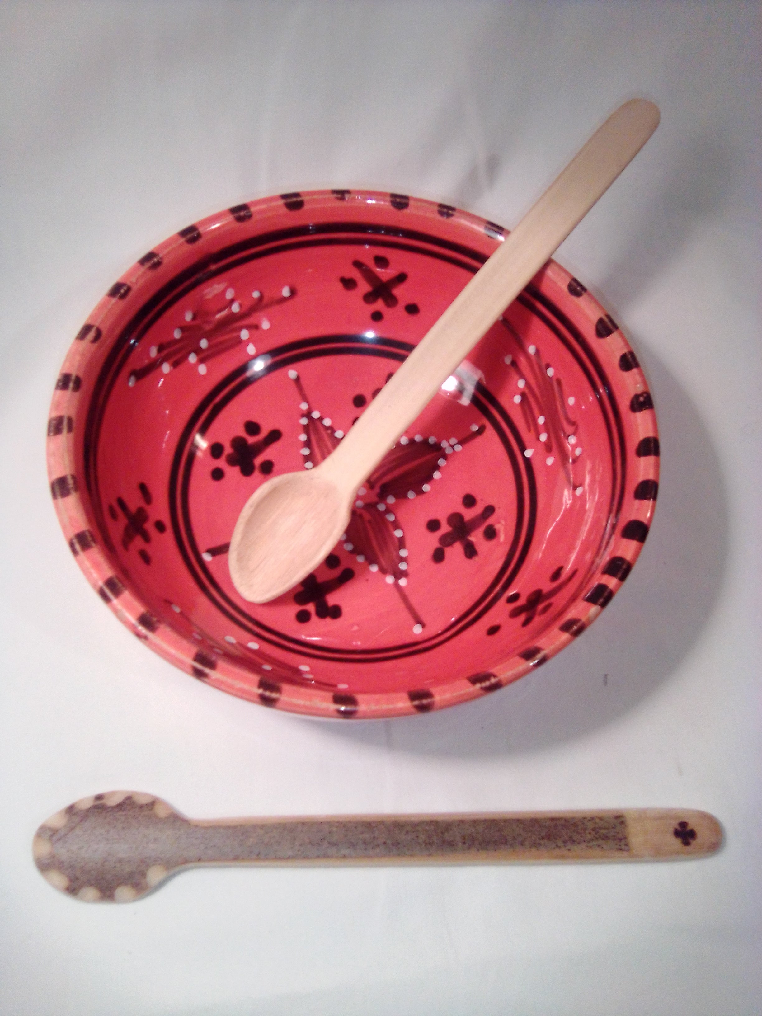 Cuillère à soupe en bambou vert artisanale de 18 cm, estampillée d'une croix, dessin dentelle