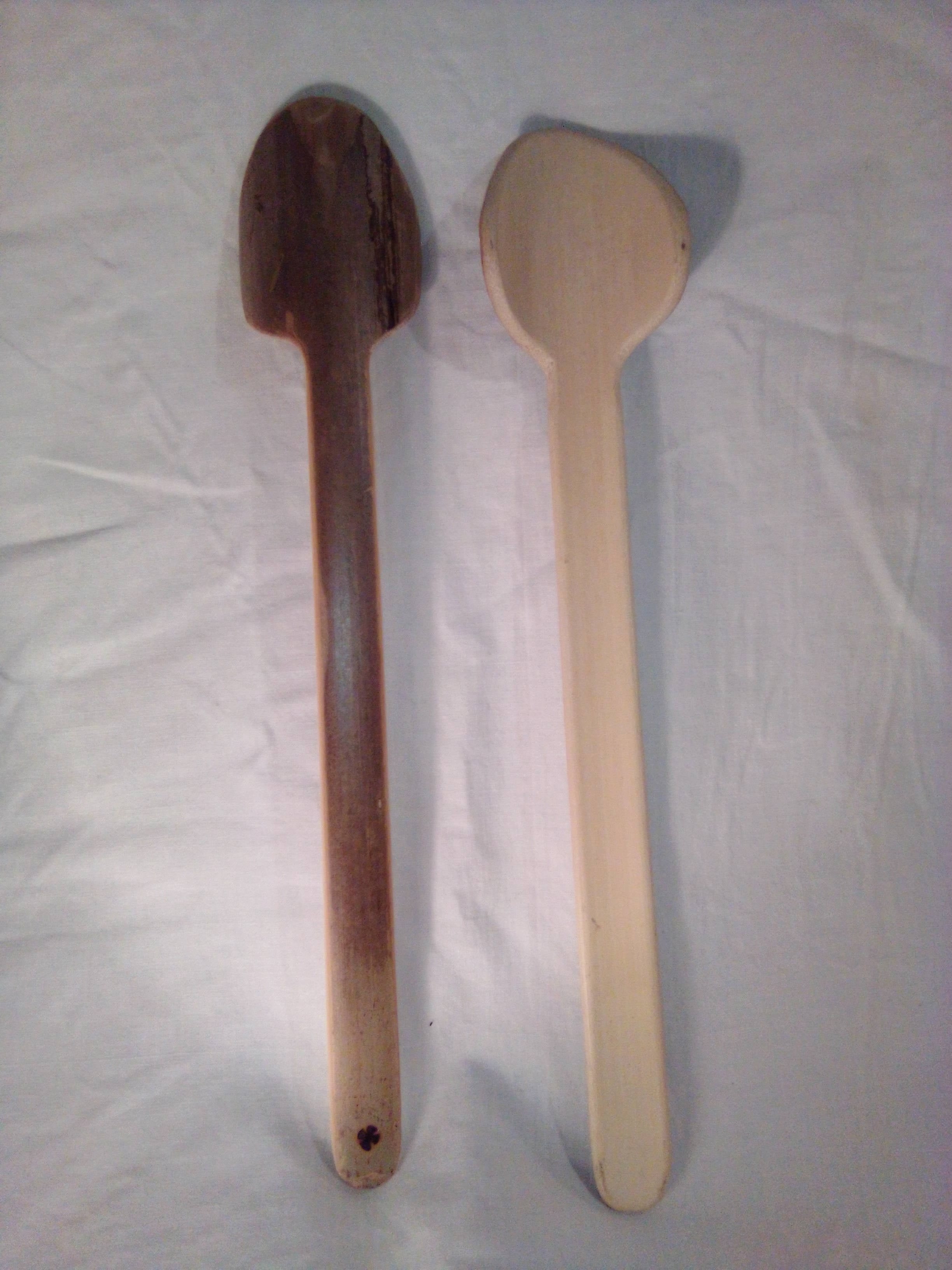 Cuillère artisanale en bambou vert de 30 cm naturement dessinée