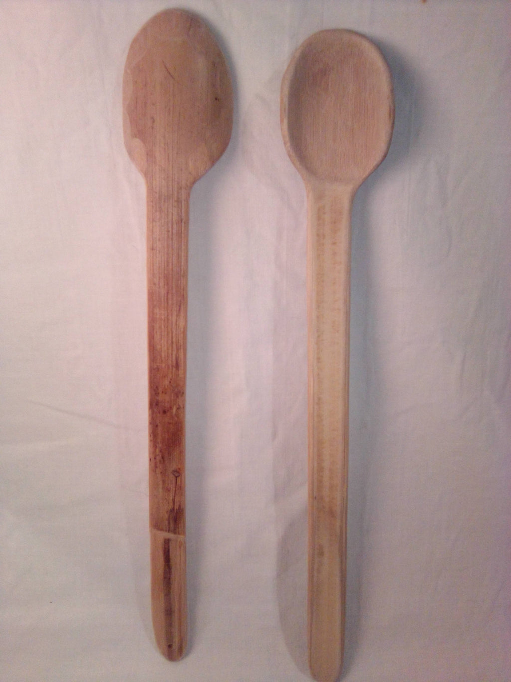Cuillère artisanale en bambou vert de 30 cm dessinée