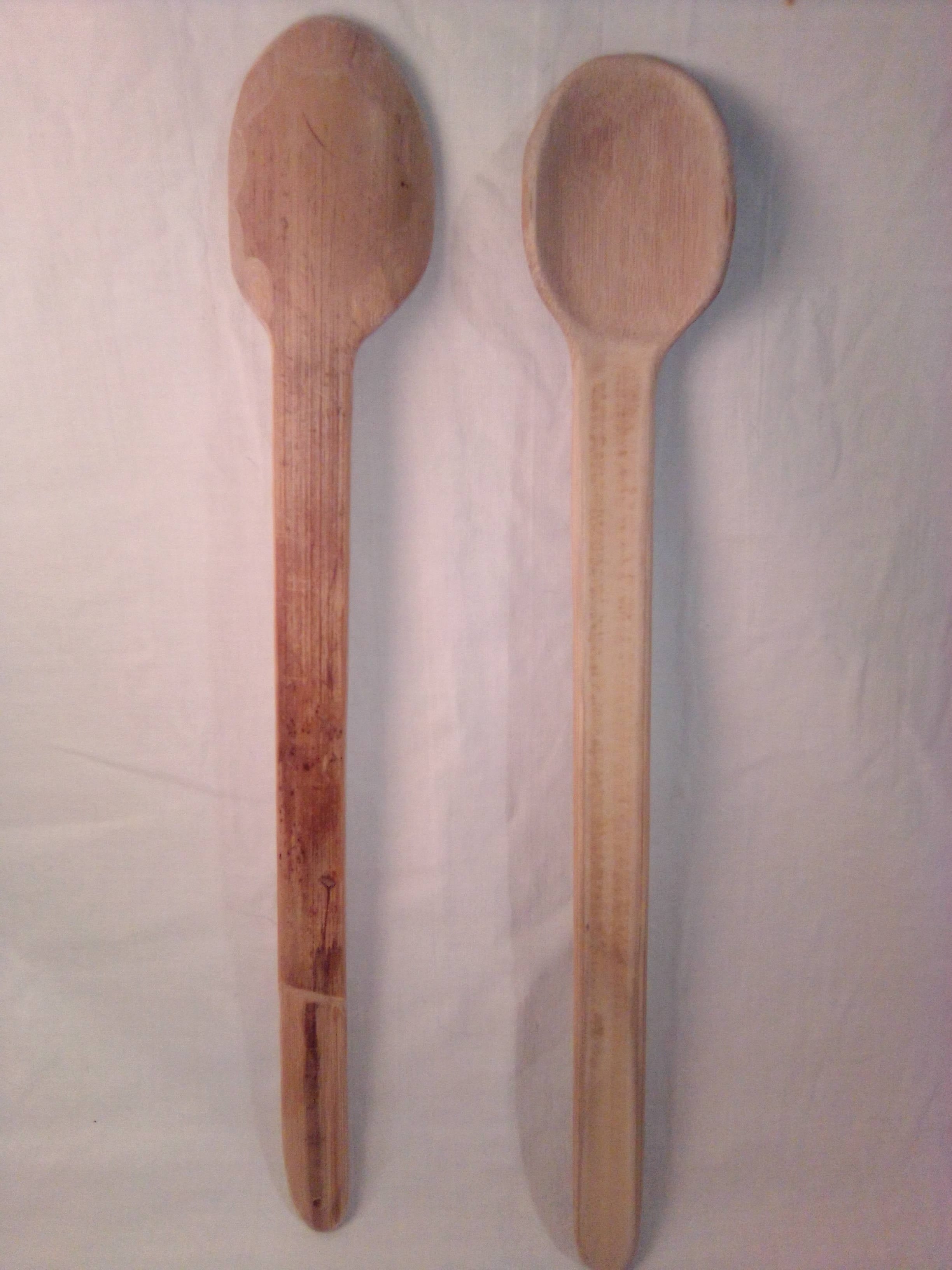 Cuillère artisanale en bambou vert de 30 cm dessinée