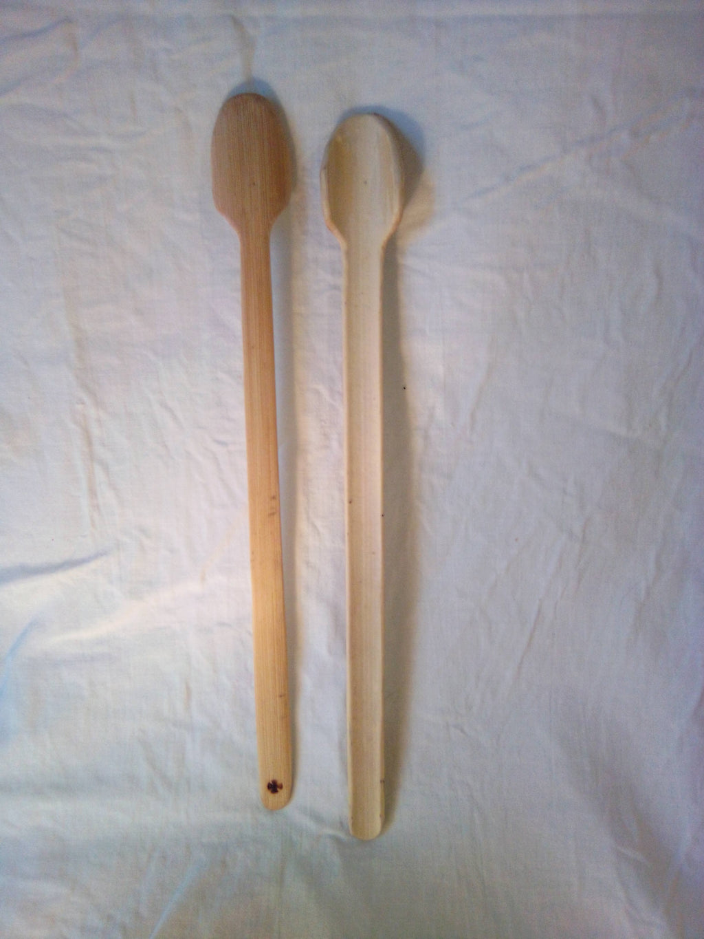 Cuillère en bambou de 27 cm, pelée estampillée d'une croix