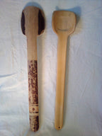 Cuillère en bambou noir de 27 cm, semi- pelée estampille en croix