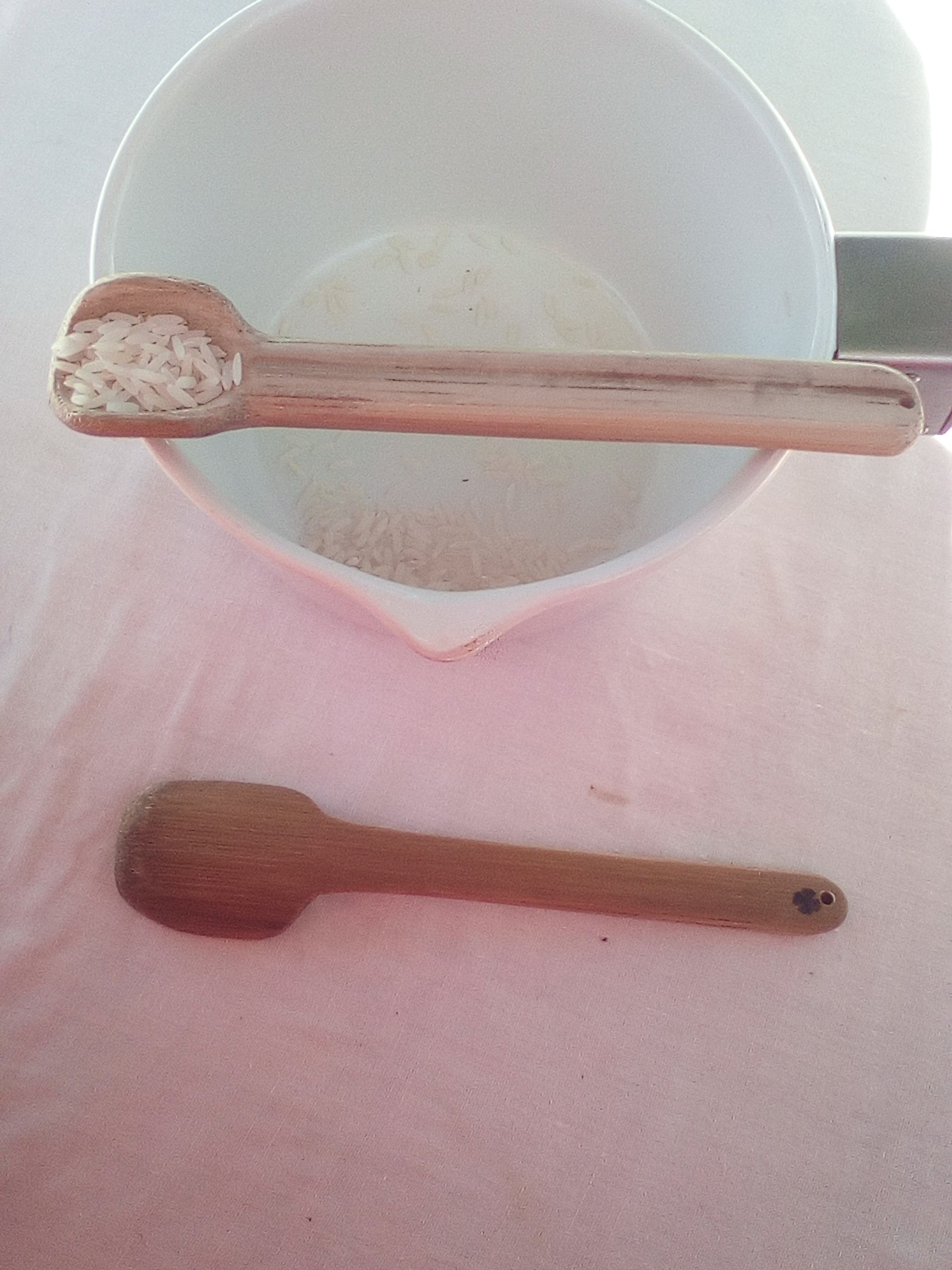 Cuillère en bambou vert artisanale, taillée dans le noeud et son estampille en croix
