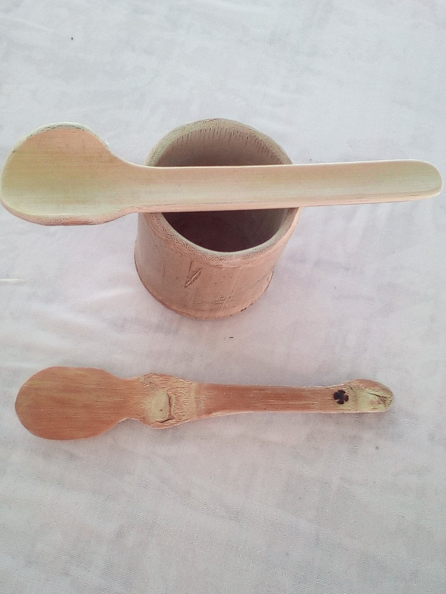 Cuillère en bambou vert artisanale 18-19 cm tordue, pièce unique estampillée