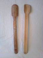 Cuillère en bambou vert de 26 cm estampille en croix et dessin tribal