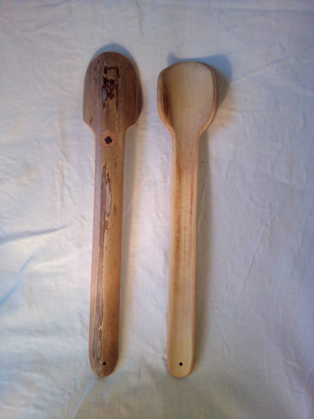 Cuillère en bambou vert de 27 cm, estampillée d'une croix, naturellement dessinée