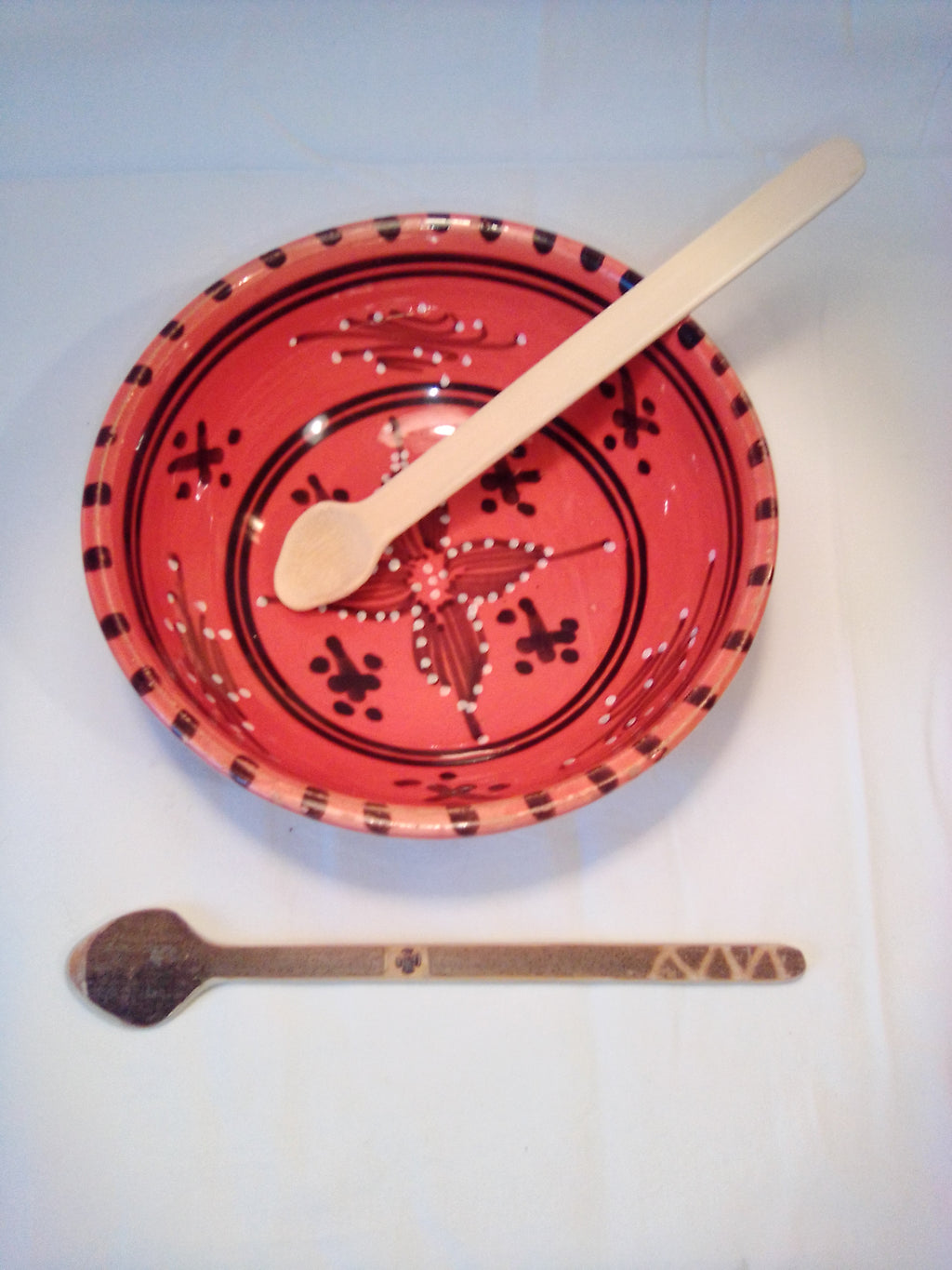 Fine cuillère à soupe en bambou noir artisanale de 17 cm dessin triangle estampille en croix