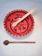 Fine cuillère à soupe en bambou noir artisanale de 17 cm dessin triangle estampille en croix