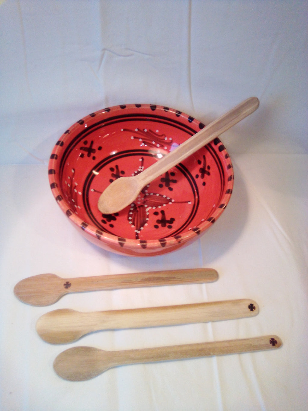 Fine cuillère à soupe en bambou vert, artisanale de 17 cm, pelée, estampillée d'une croix