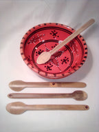 Fine cuillère à soupe en bambou vert artisanale de 18 cm, estampillée d'une croix