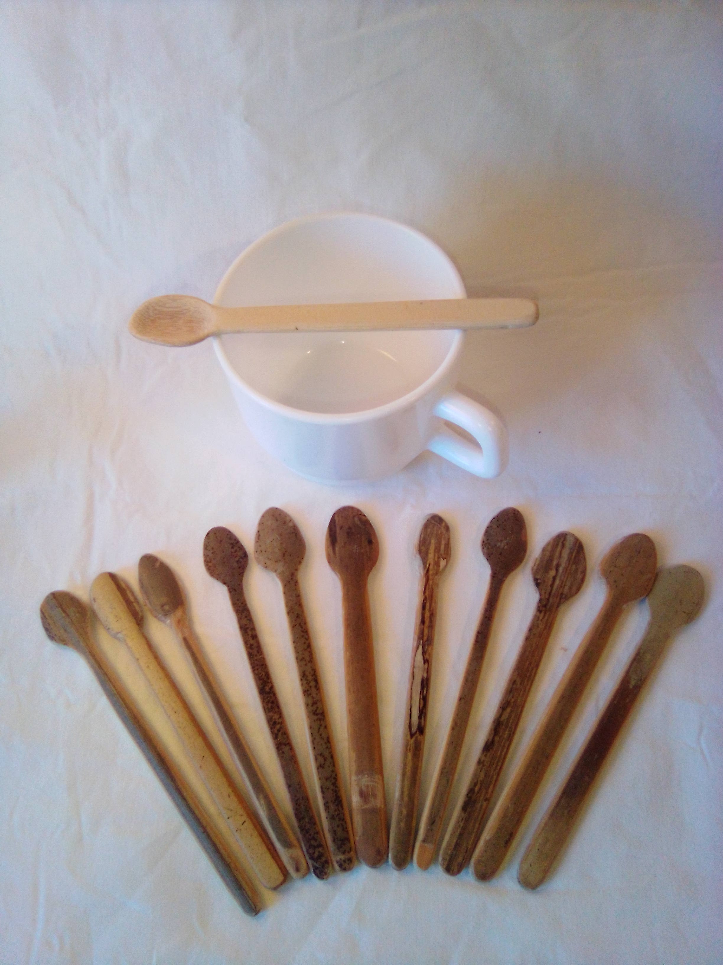 Fine petite cuillère en bambou vert de 12 cm naturelle