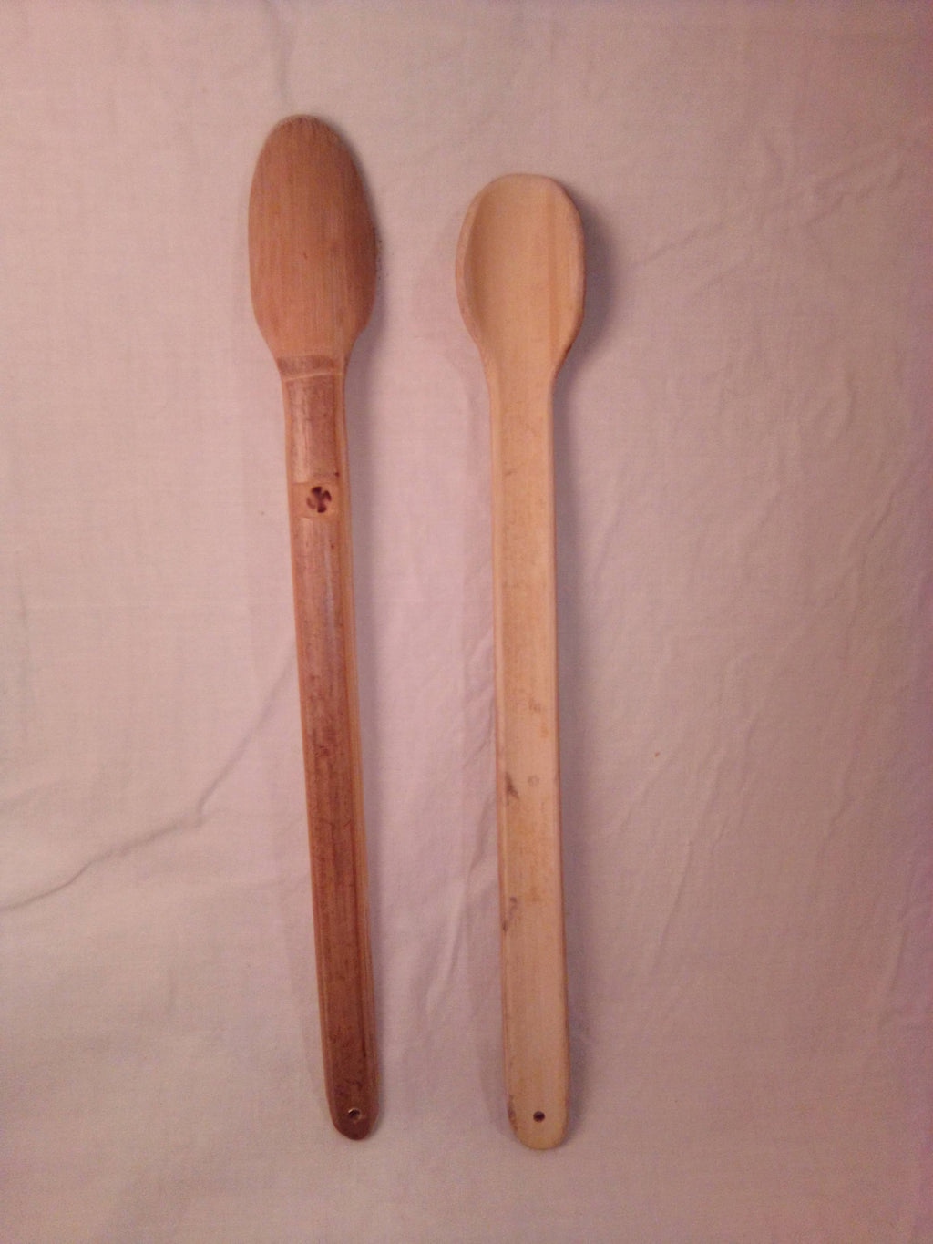Fine cuillère en bambou vert de 25 cm estampille, tête pelée
