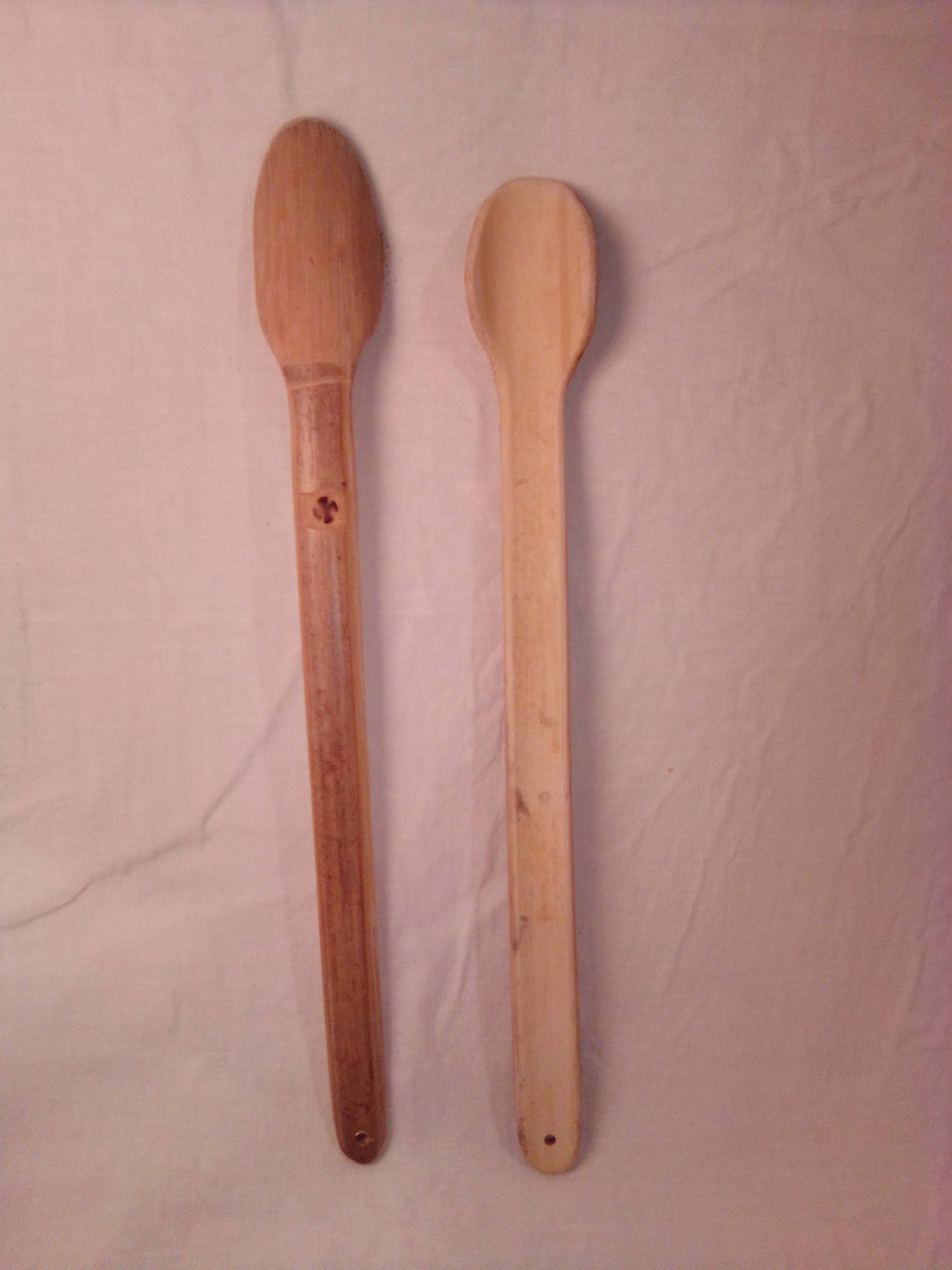 Fine cuillère en bambou vert de 25 cm estampille, tête pelée