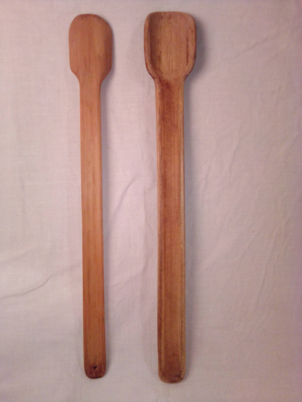 Fine cuillère en bambou vert de 25 cm pelée et naturelle