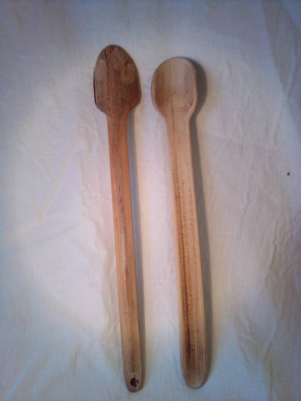 Fine cuillère  artisanale en bambou vert de 27 cm dessinée