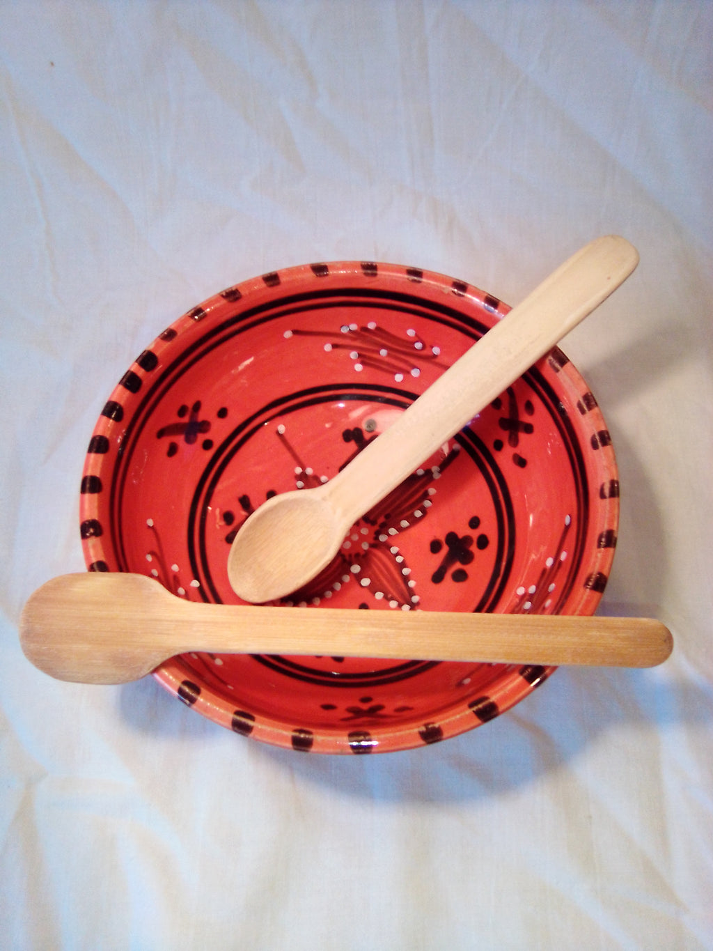 Fine cuillère à soupe en bambou vert artisanale de 16 cm, pelée et son estampillée d'une croix