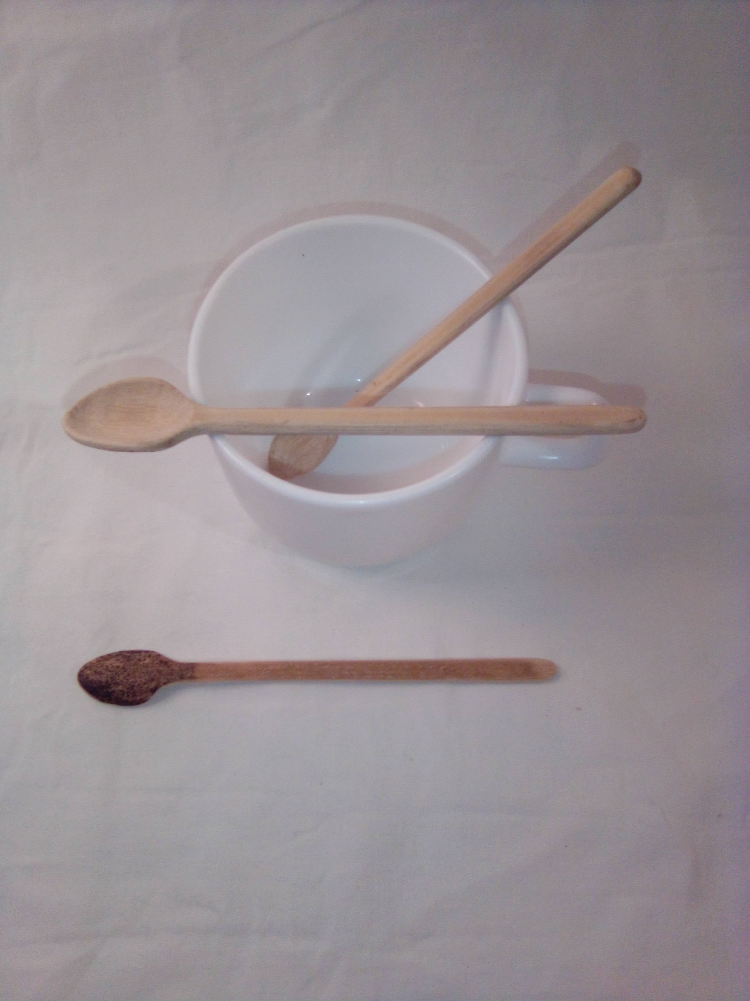 Fine petite cuillère en bambou noir artisanale  de 13 cm, corps pelé