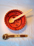 Grosse cuillère  soupe en bambou noir artisanale de 19 cm, dessin poisson, estampillée d'une croix