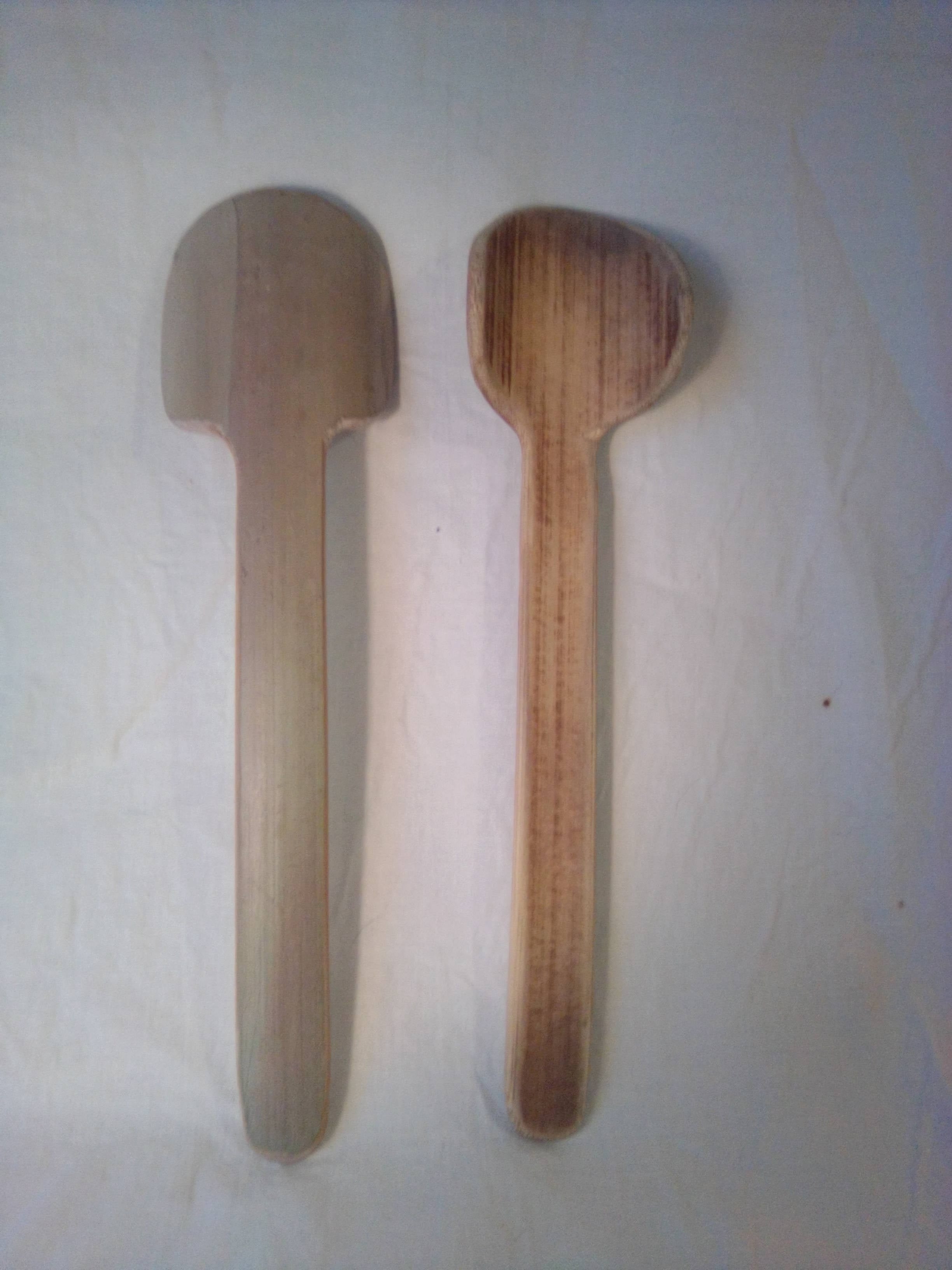 Grosse cuillère artisanale en bambou vert de 27 cm naturelle