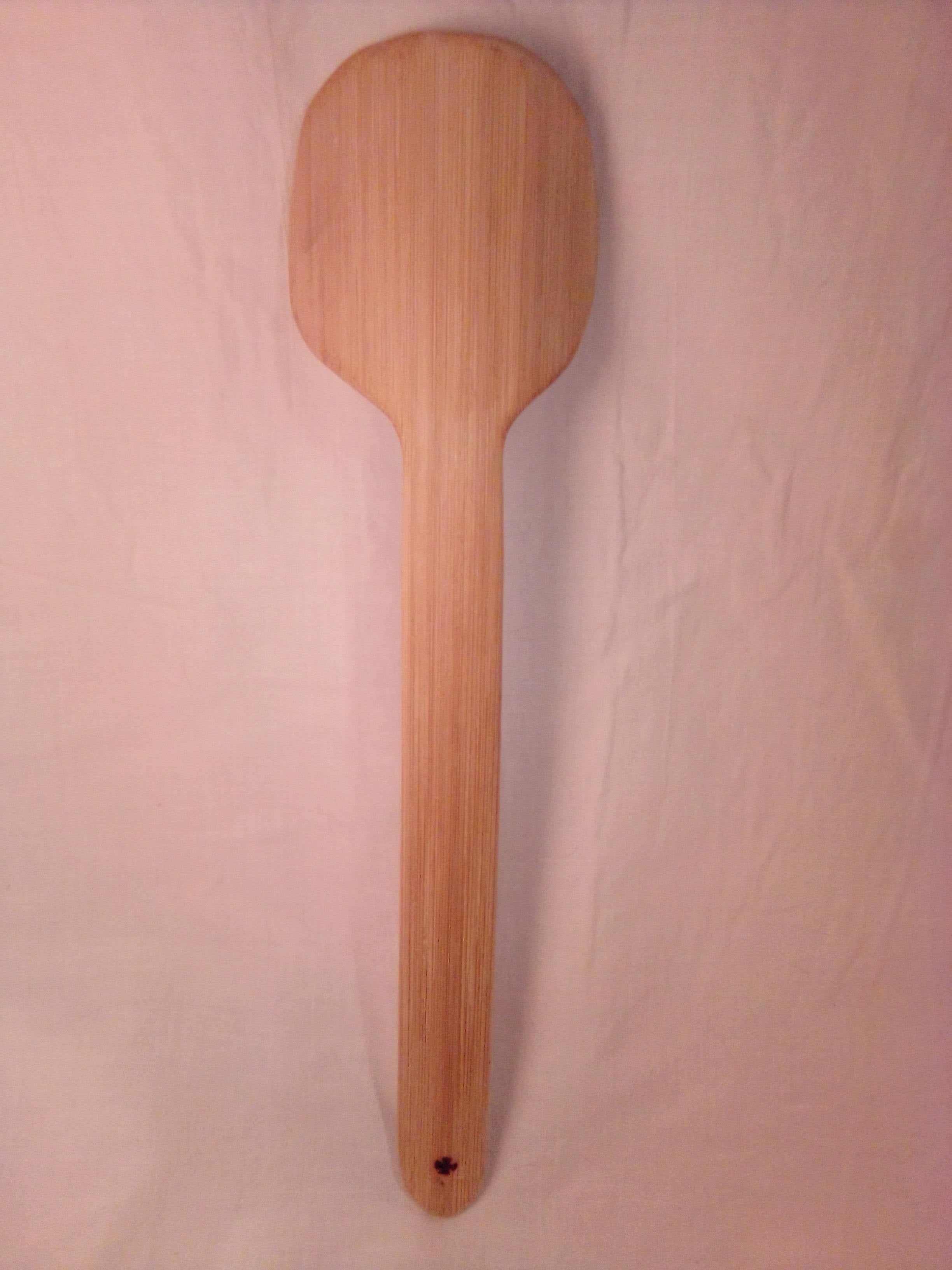 Grosse cuillère artisanale en bambou vert de 28 cm estampillée d'une croix