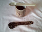 Petite cuillère en bambou noir artisanale  de 13 cm estampille de la croix