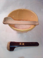 Grosse petite cuillère en bambou noir artisanale de 14 cm taillée dans le noeud et son estampille en croix